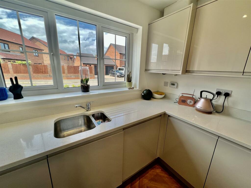 4 bed Detached