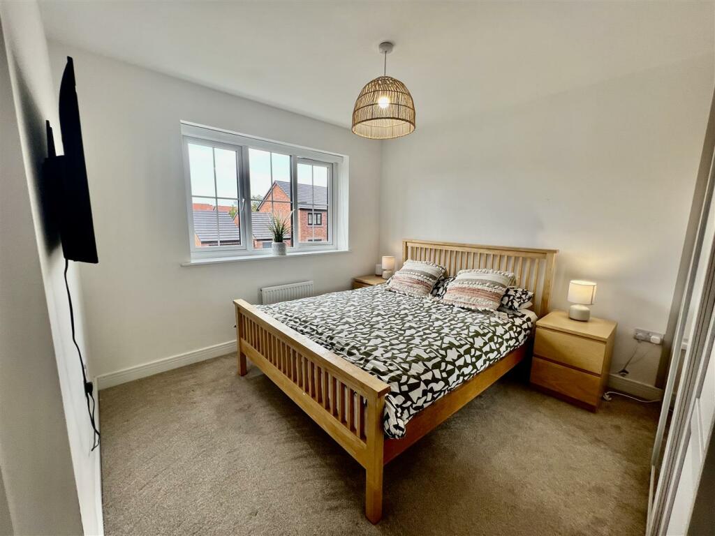4 bed Detached