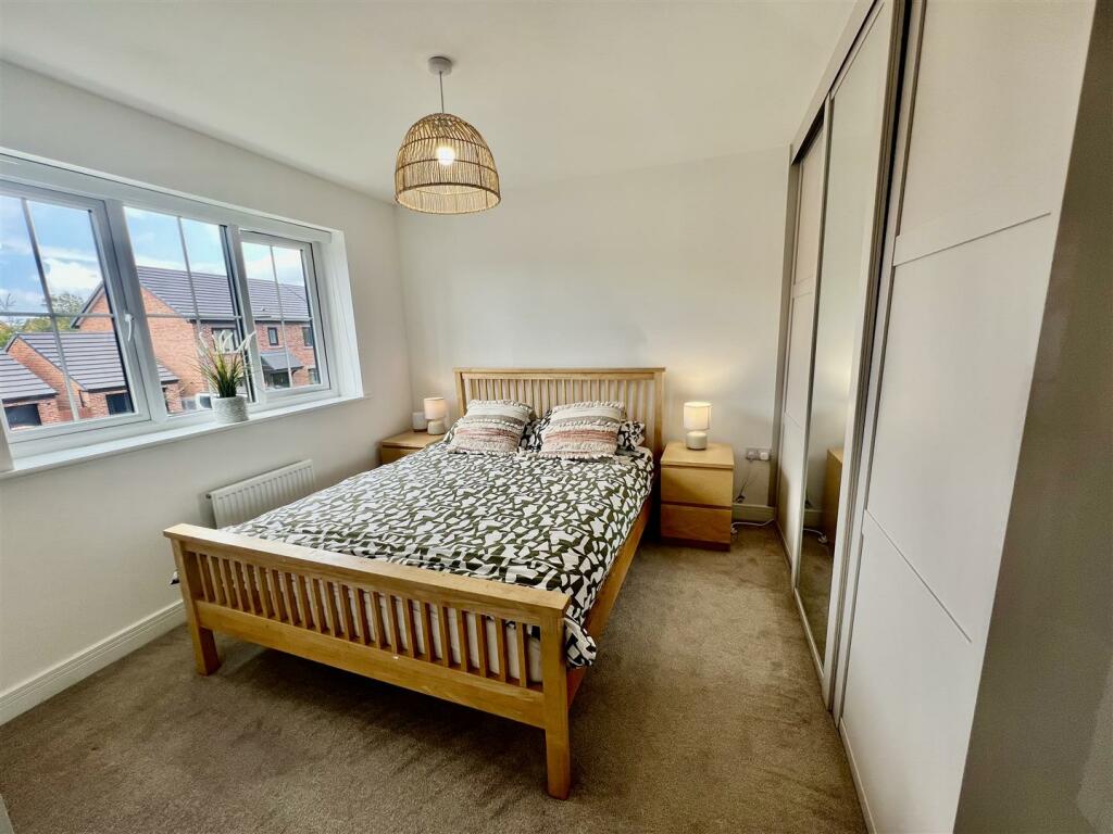 4 bed Detached
