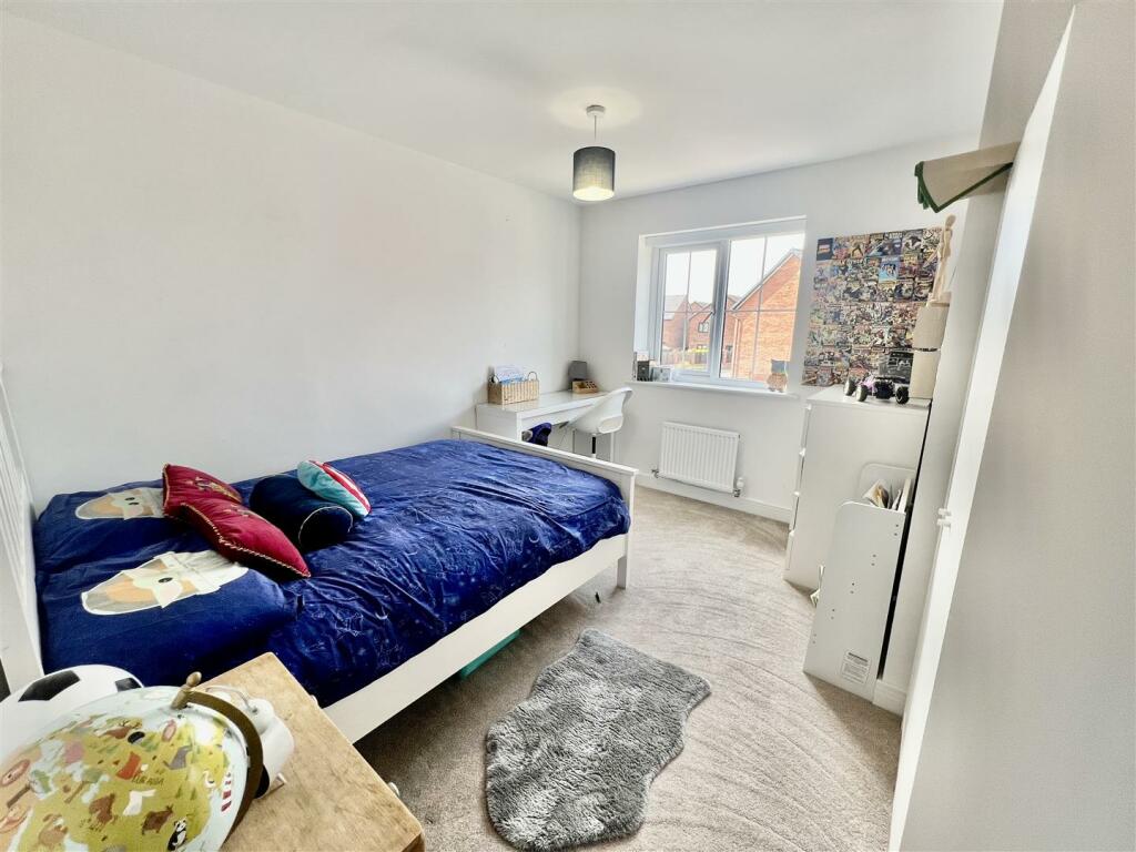 4 bed Detached