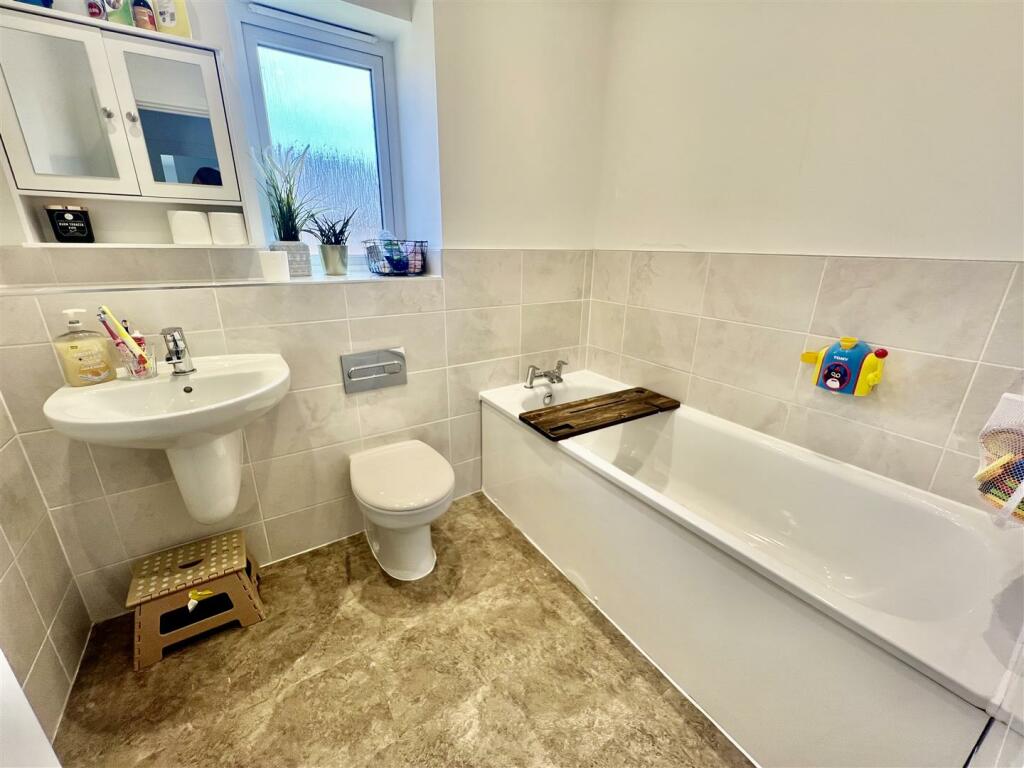4 bed Detached
