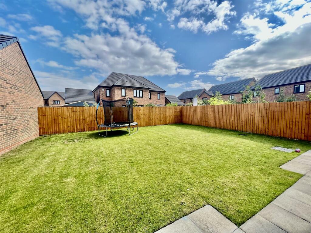 4 bed Detached
