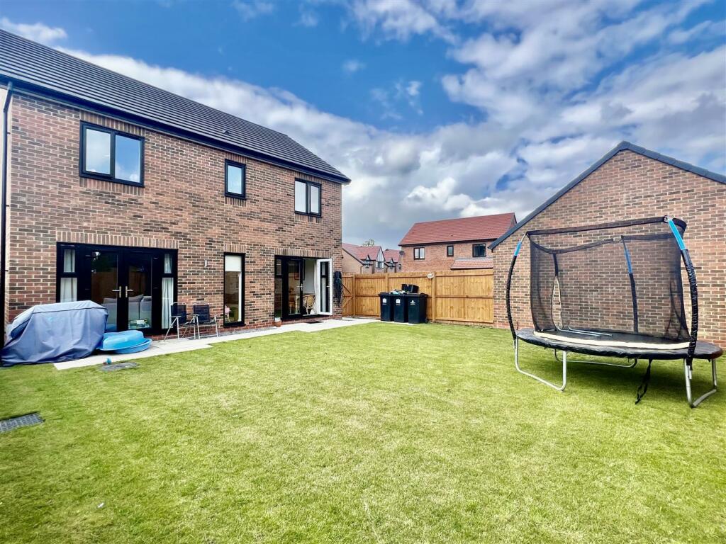 4 bed Detached