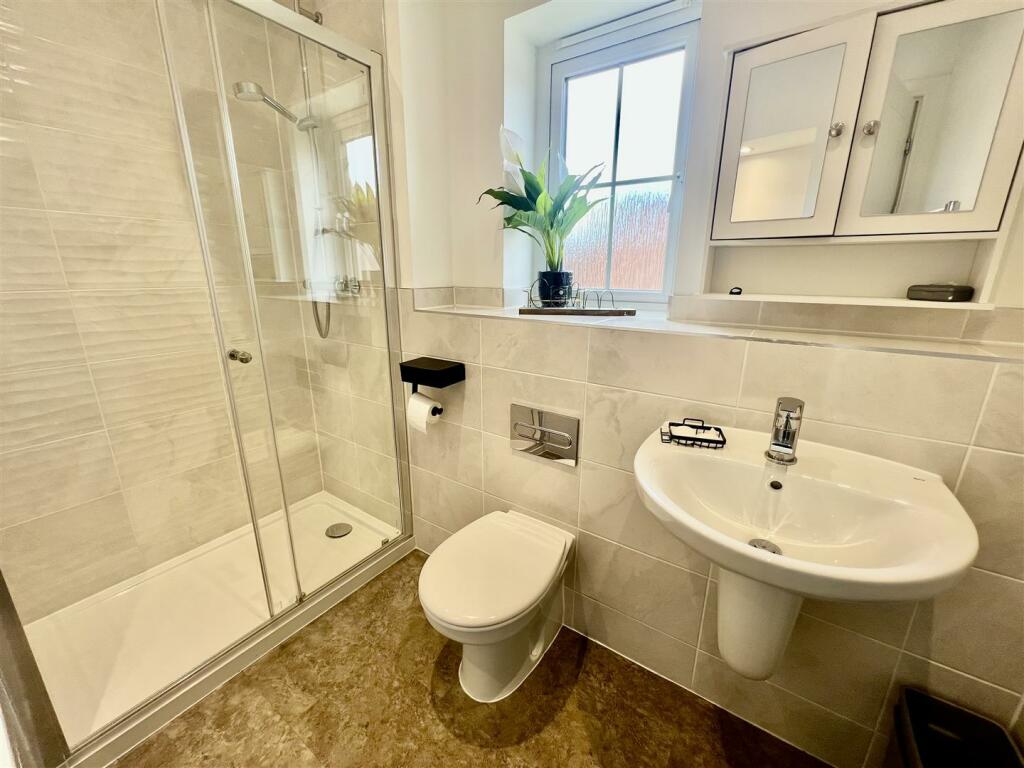 4 bed Detached