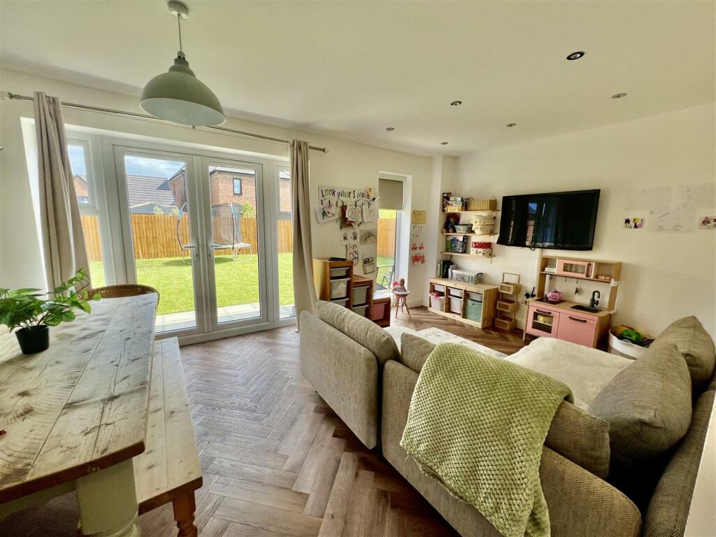 4 bed Detached