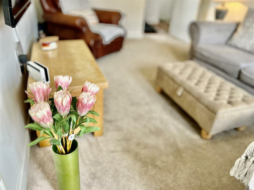 4 bed Detached