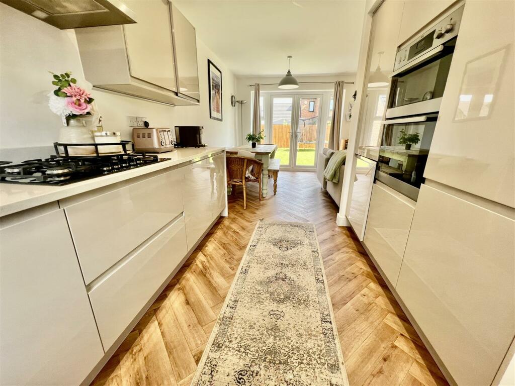 4 bed Detached