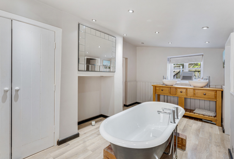 4 bed Detached