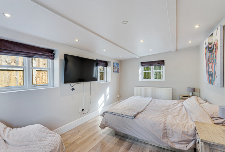 4 bed Detached