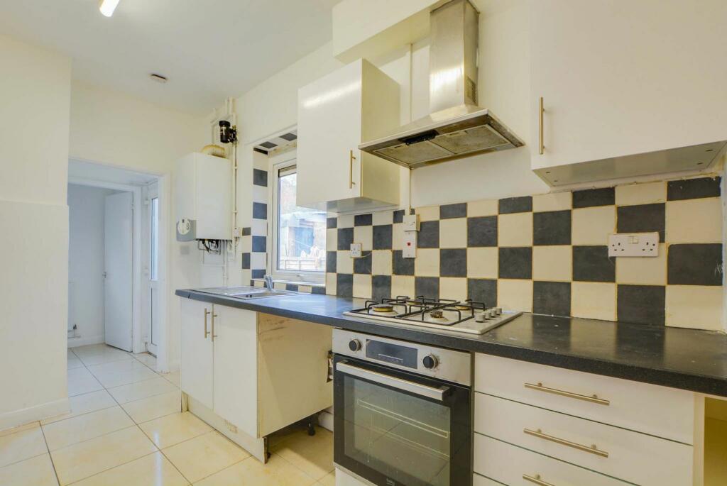 4 bed Terraced
