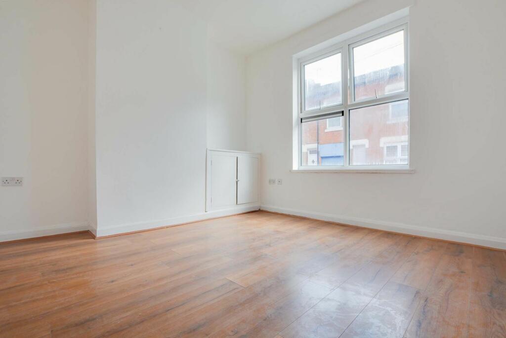 4 bed Terraced