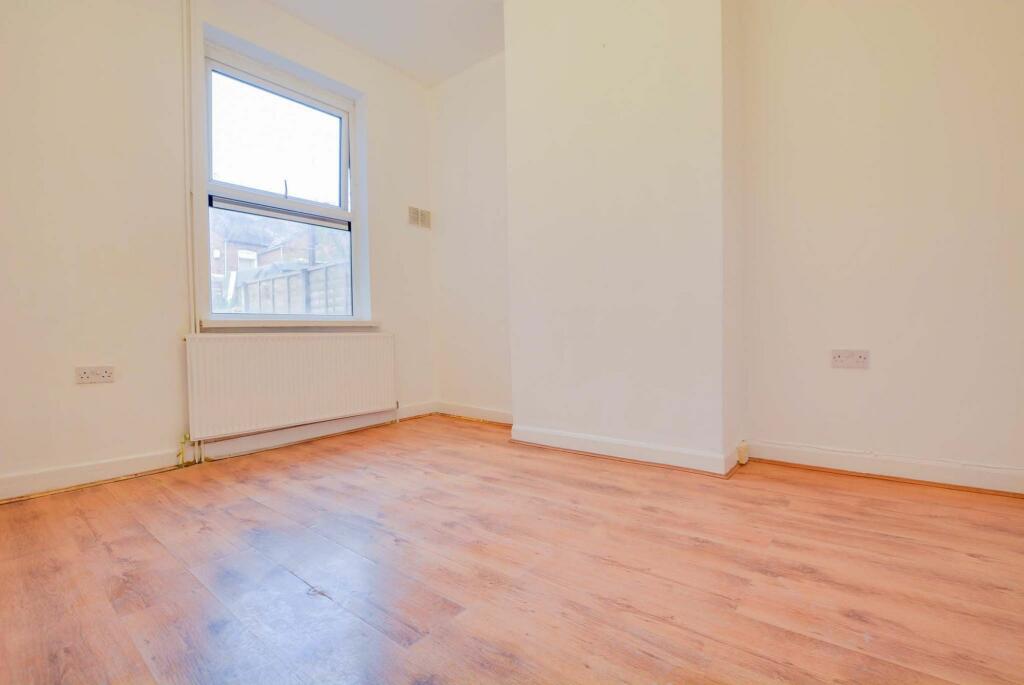 4 bed Terraced