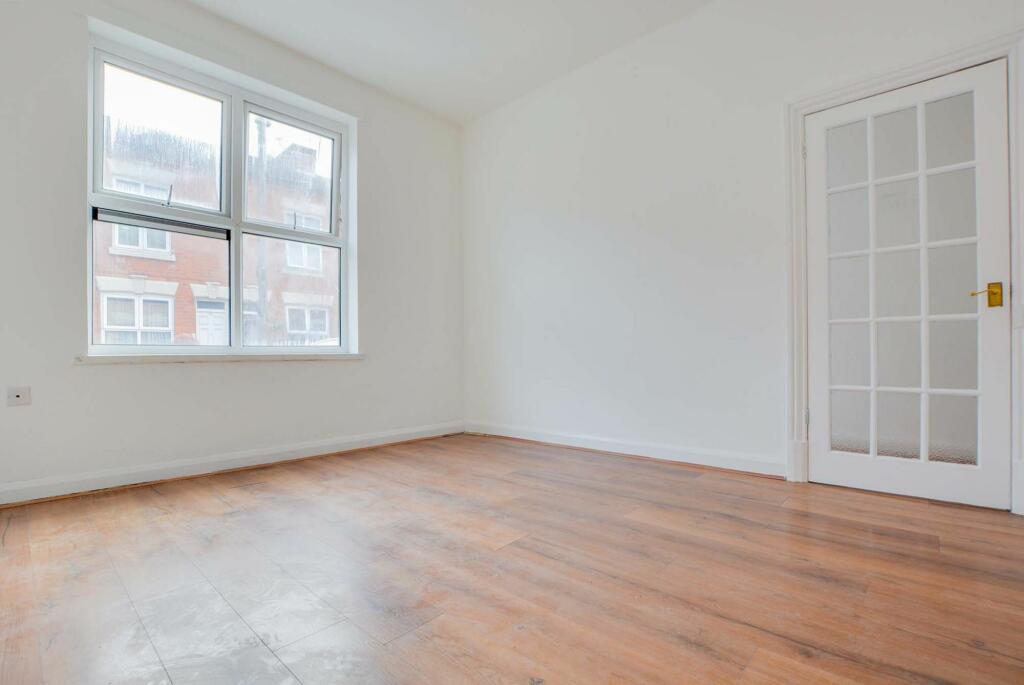 4 bed Terraced