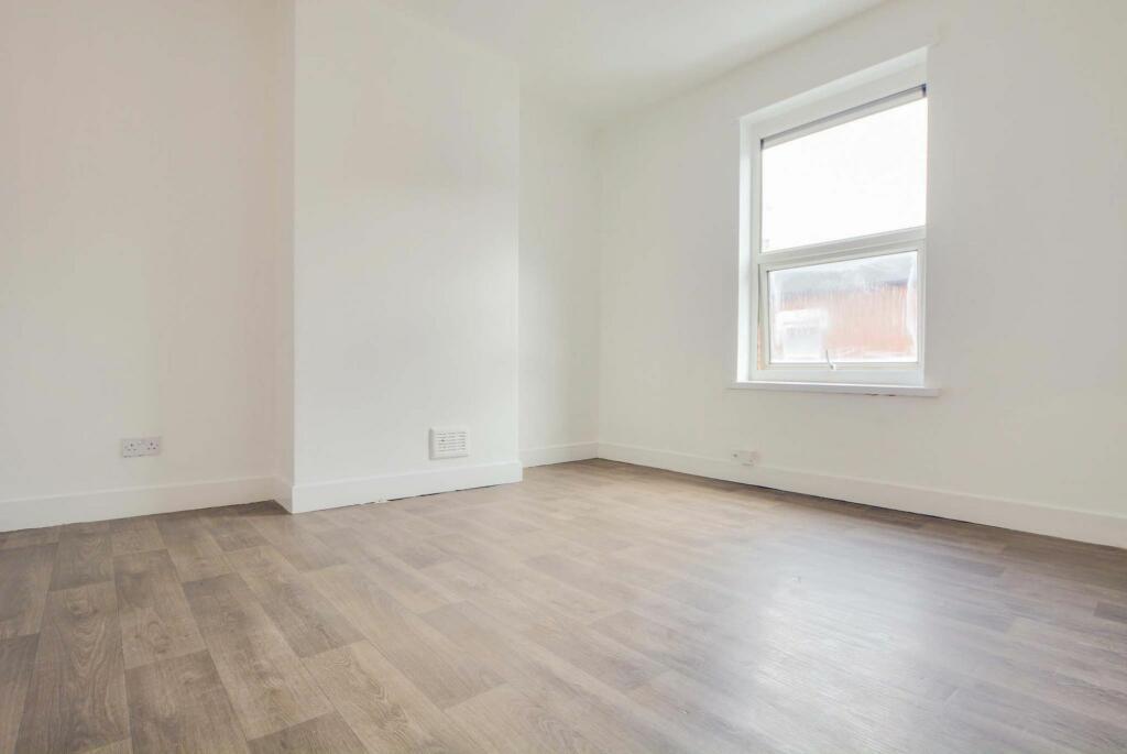 4 bed Terraced