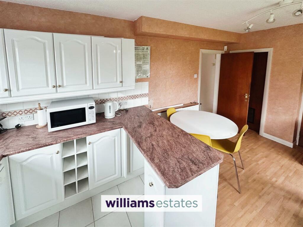 4 bed Mixed Use