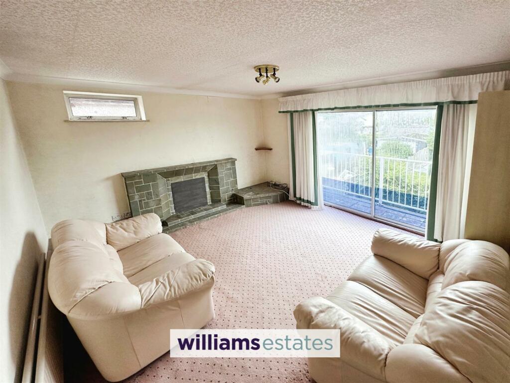 4 bed Mixed Use