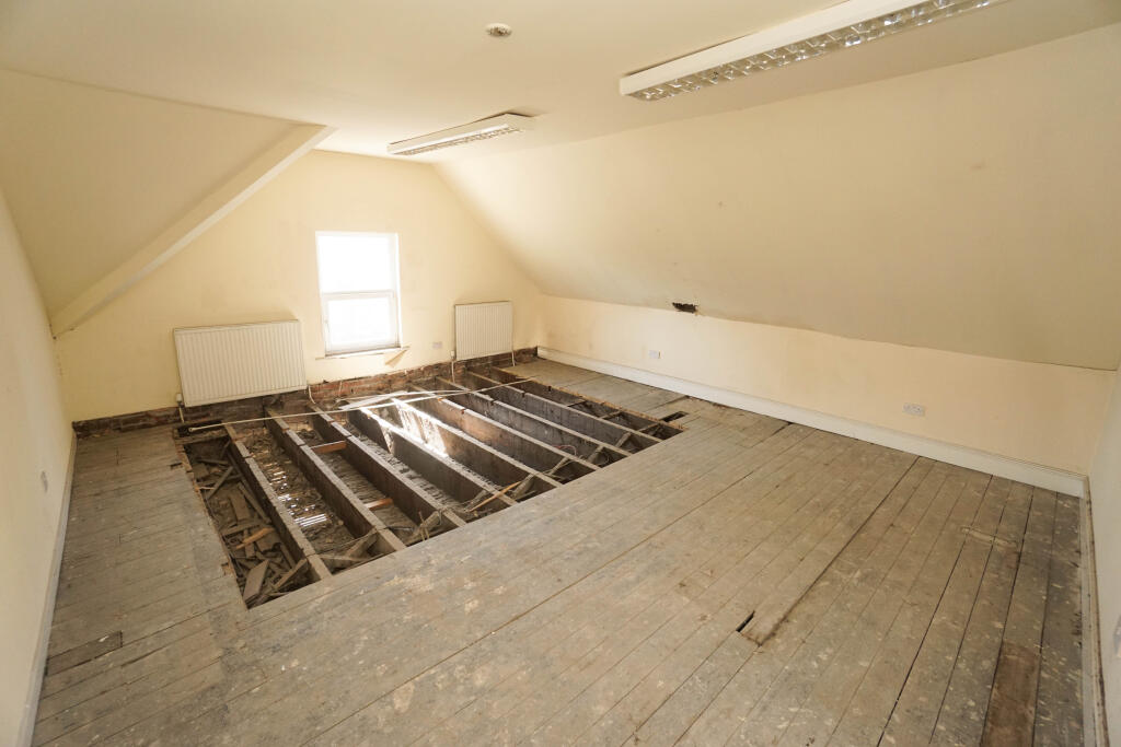 8 bed Character Property