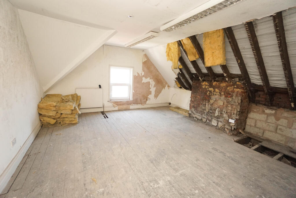 8 bed Character Property