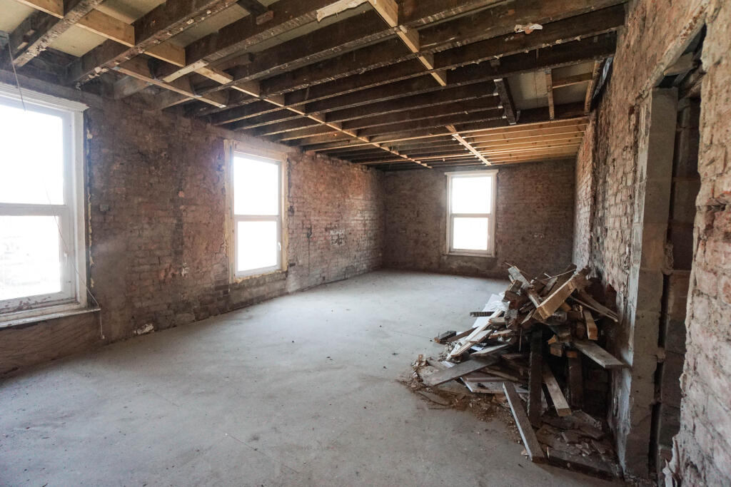 8 bed Character Property
