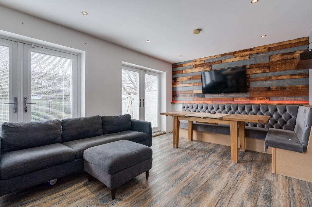 4 bed Semi-Detached