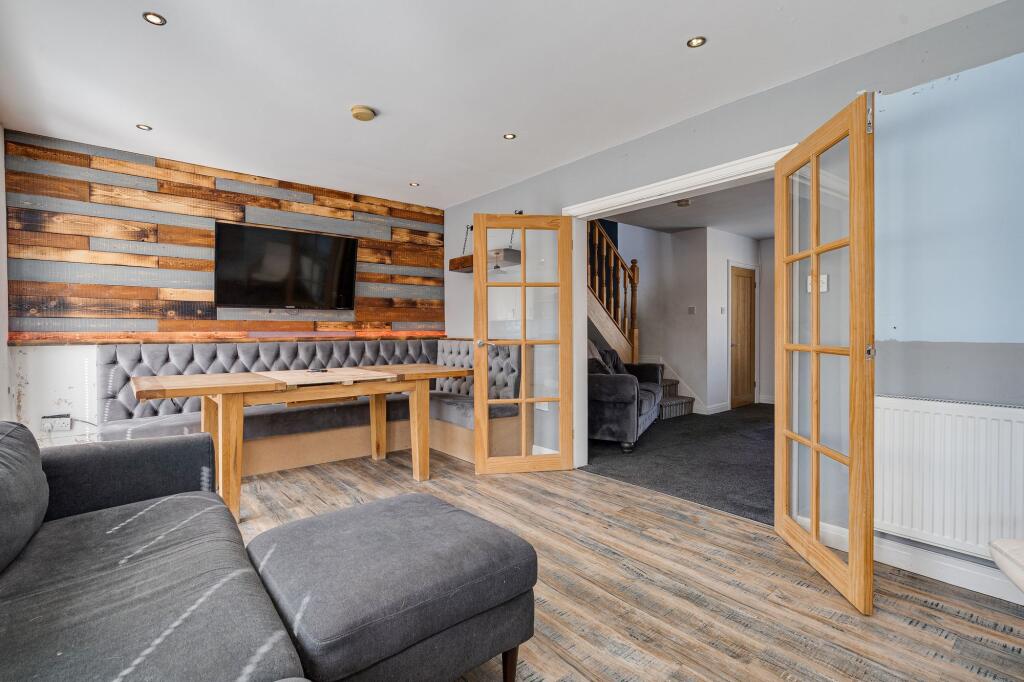 4 bed Semi-Detached