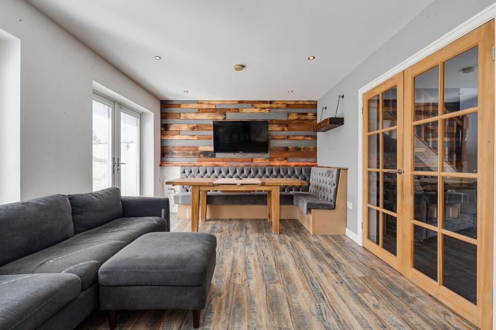 4 bed Semi-Detached
