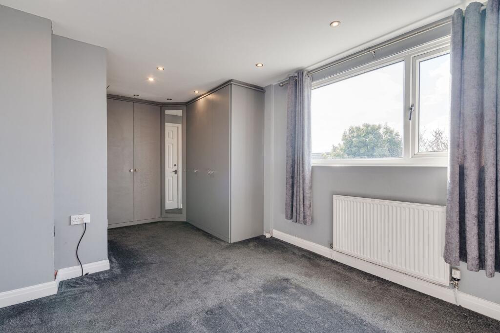 4 bed Semi-Detached