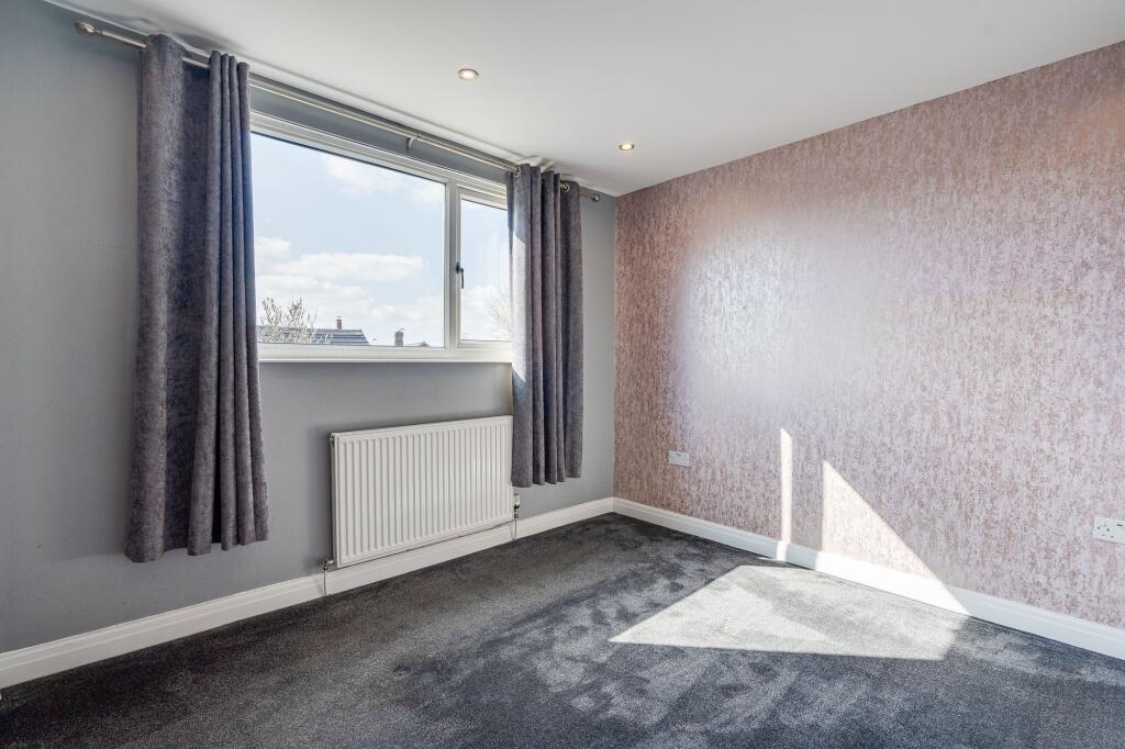 4 bed Semi-Detached