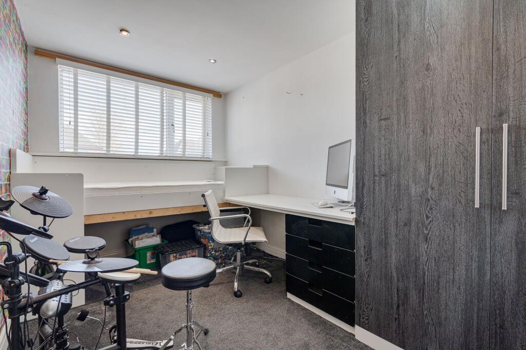 4 bed Semi-Detached