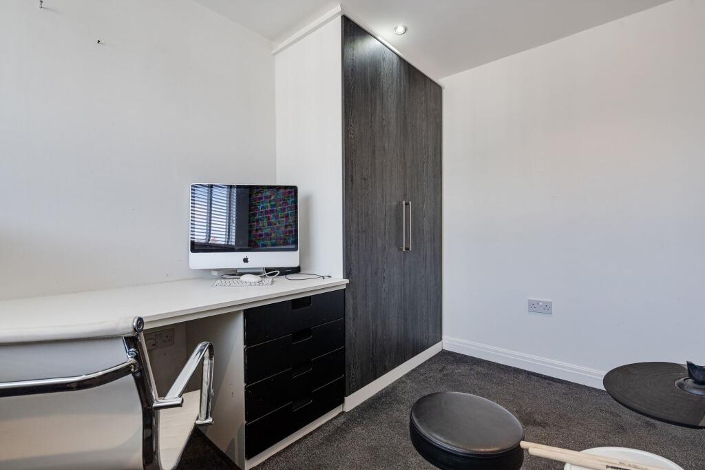 4 bed Semi-Detached