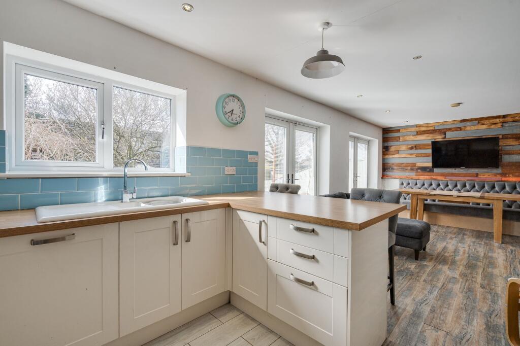 4 bed Semi-Detached