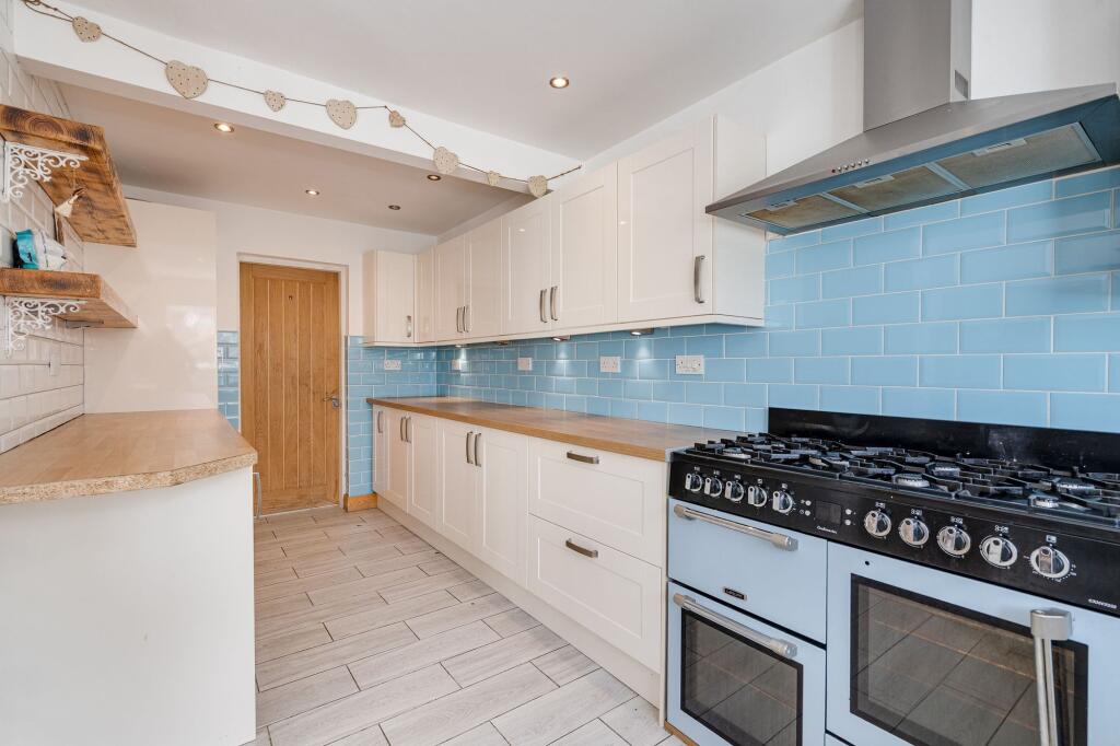 4 bed Semi-Detached