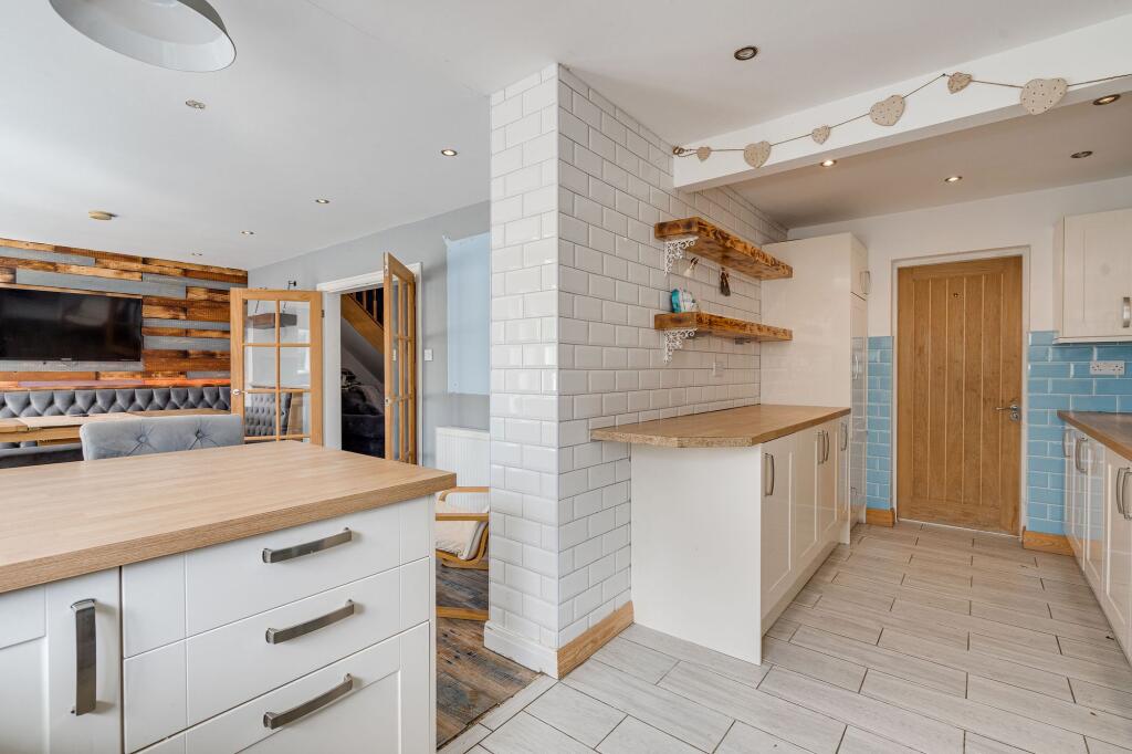 4 bed Semi-Detached