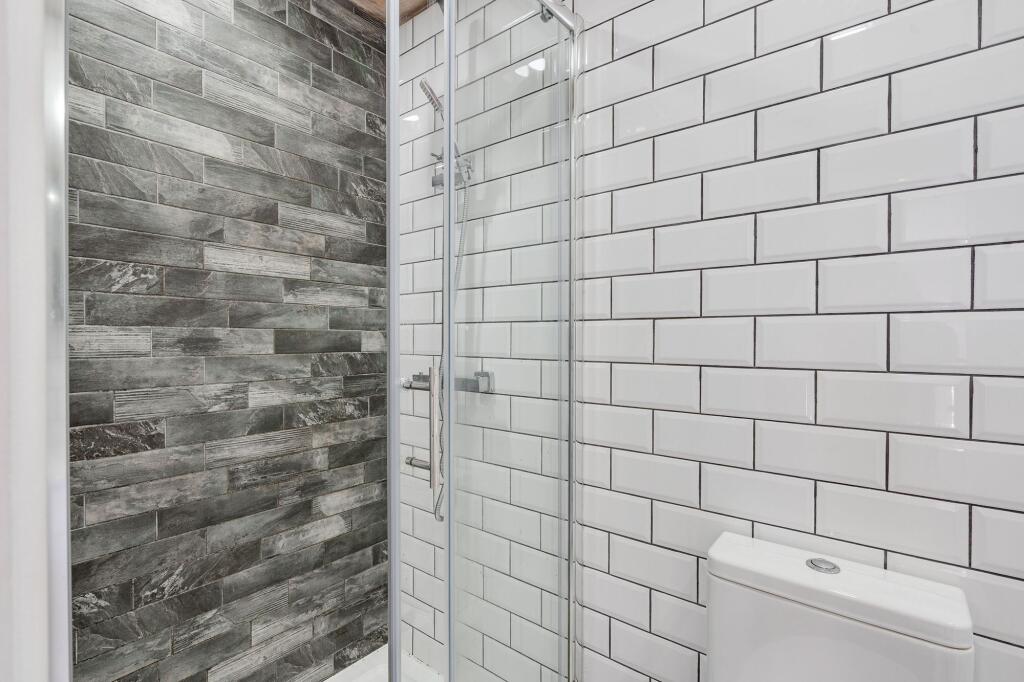 4 bed Semi-Detached