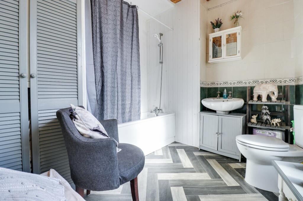2 bed End of Terrace