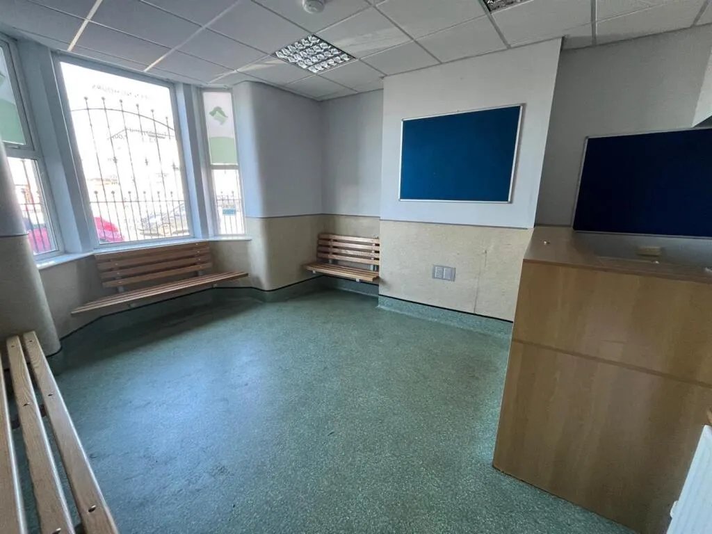 2 bed Commercial Property