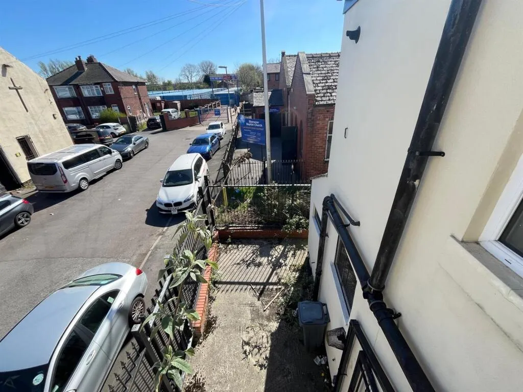 2 bed Commercial Property