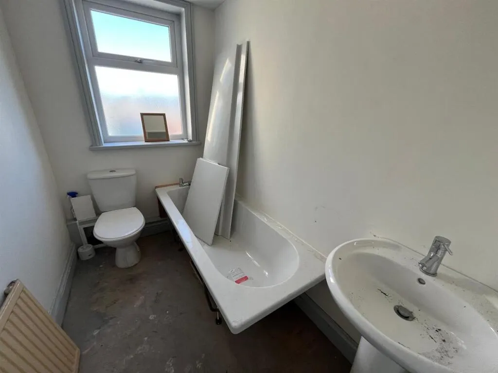 2 bed Commercial Property