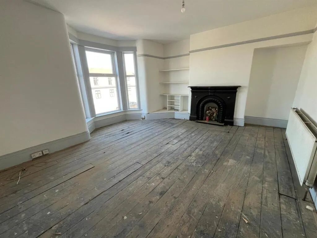 2 bed Commercial Property