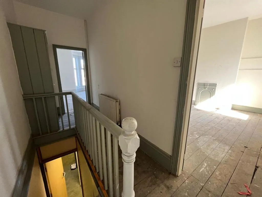 2 bed Commercial Property