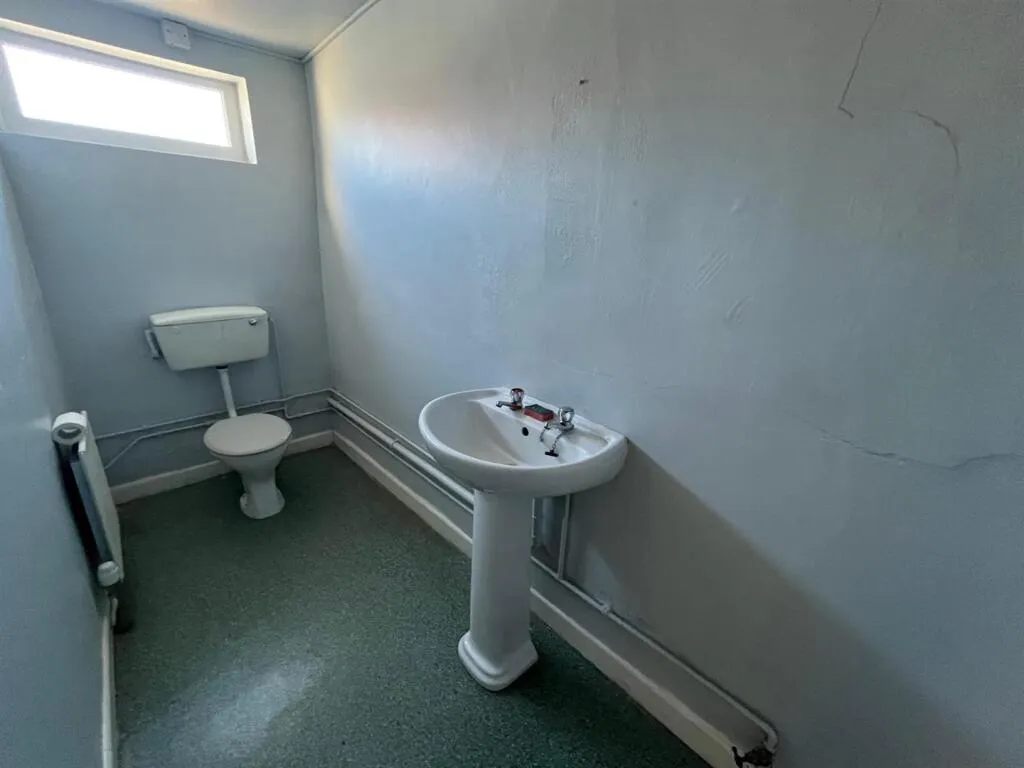 2 bed Commercial Property