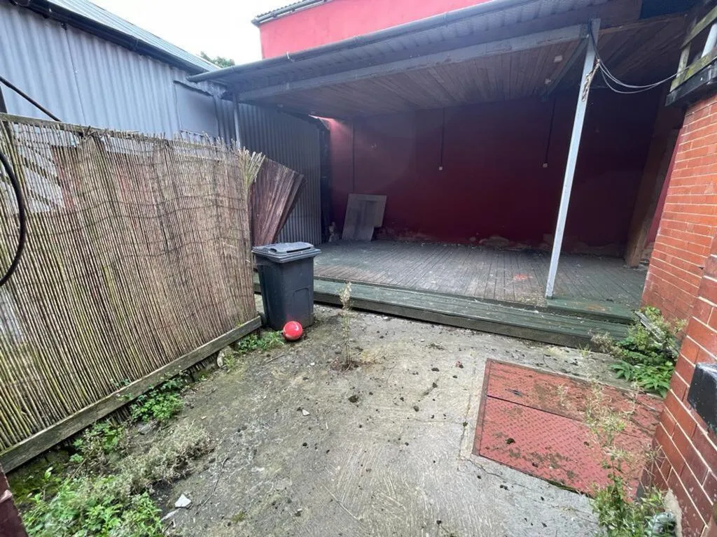 4 bed Guest House