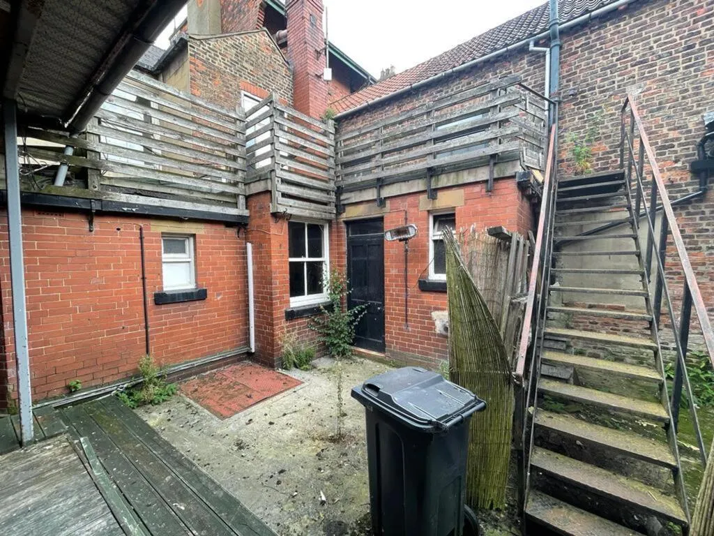 4 bed Guest House