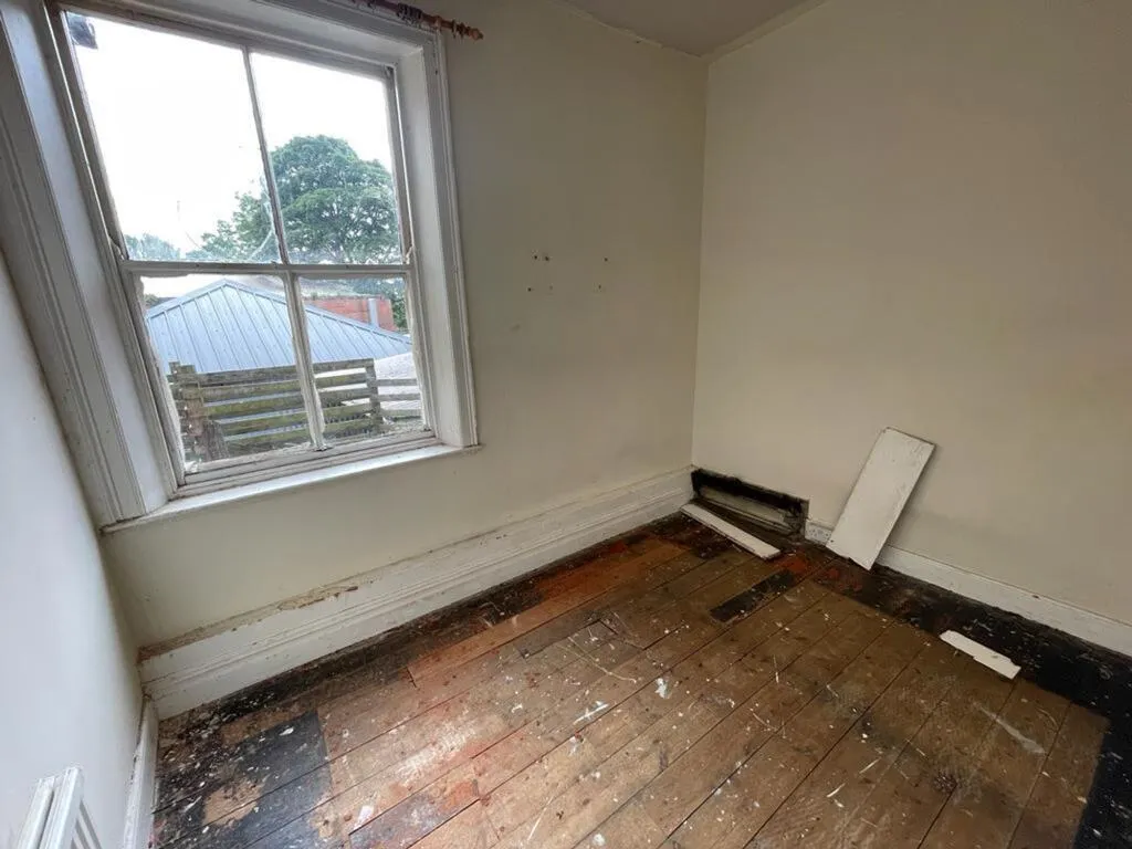 4 bed Guest House