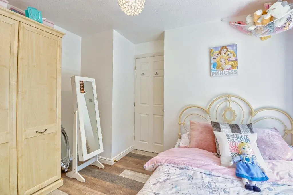 3 bed End of Terrace