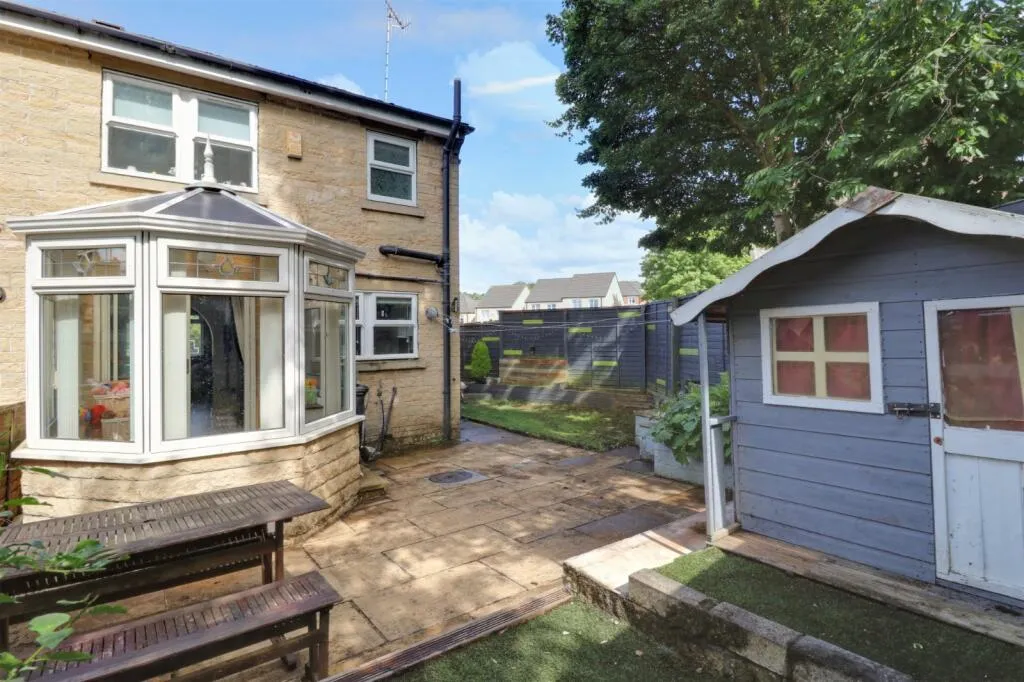3 bed End of Terrace