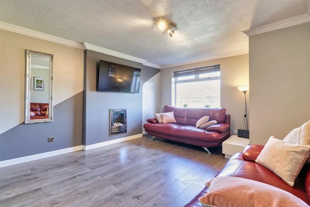 3 bed End of Terrace