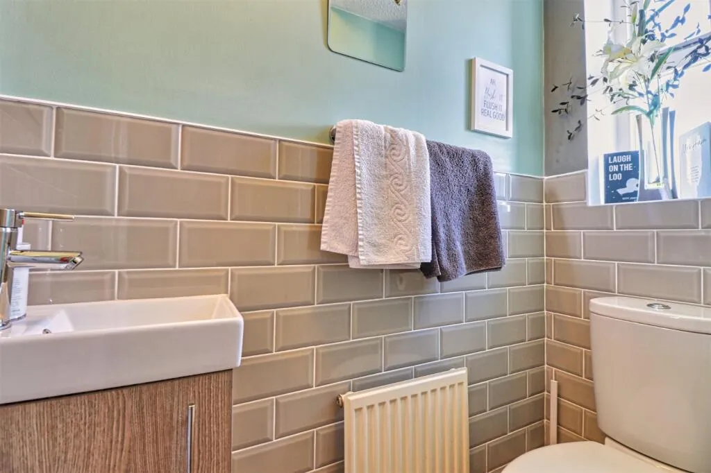 3 bed End of Terrace