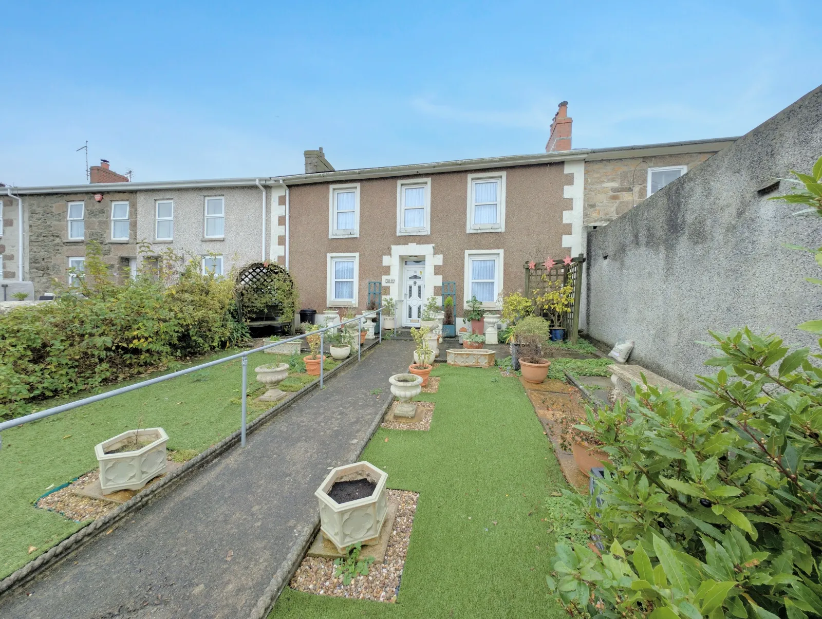 4 bed Terraced