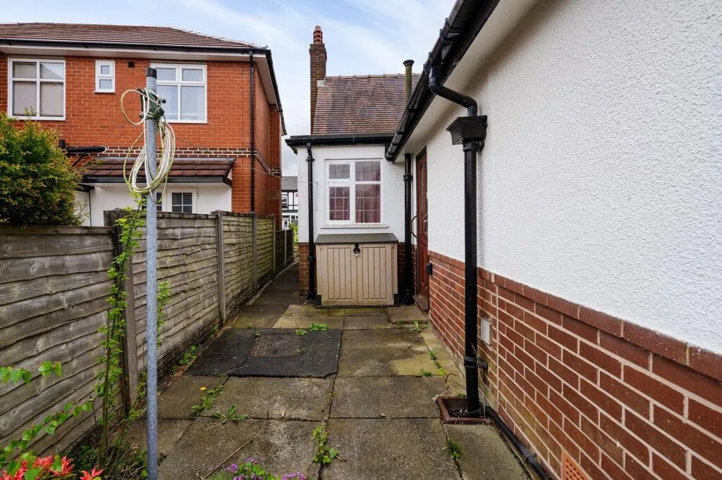 2 bed Detached
